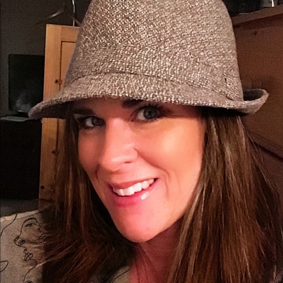 Welcome to my closet! Thank you for looking! - Picture 5 of 16